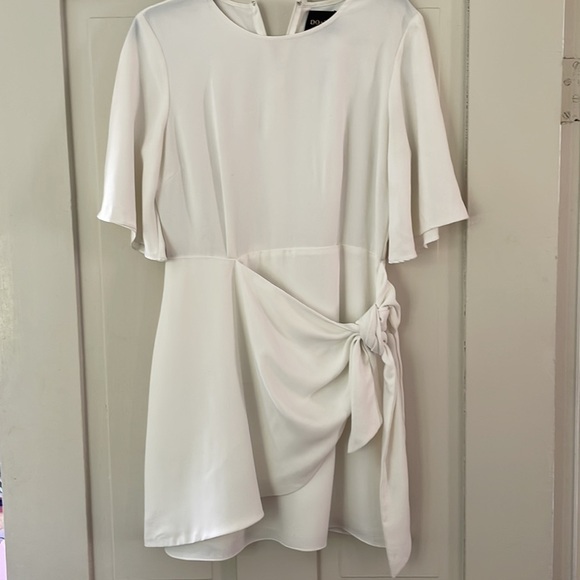 Do+Be White Faux Wrap Tie Waist Flutter Sleeve Dress - Picture 6 of 11